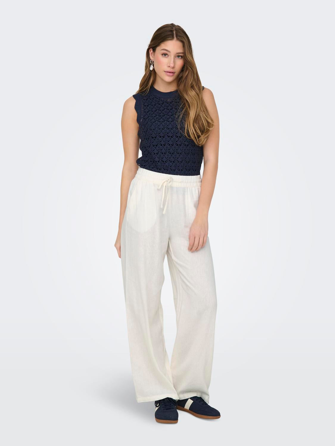 model_shot-front_full